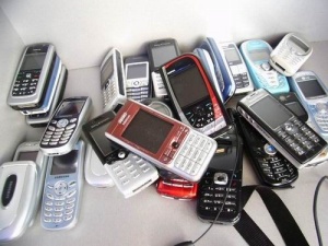 Податкова міліція зупинила незаконний продаж стільникових телефонів 