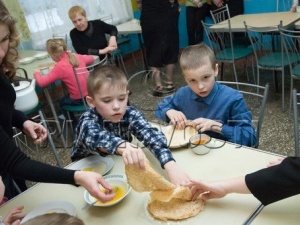 Дітей у Володимирі-Волинському годують продуктами із закінченим терміном придатності