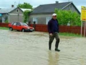 Волинські рятувальники боряться з наслідками весняного водопілля